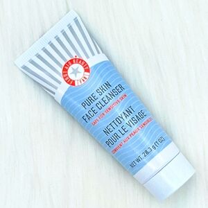 🔴 FIRST AID BEAUTY Pure Skin Face Cleanser - Travel Size